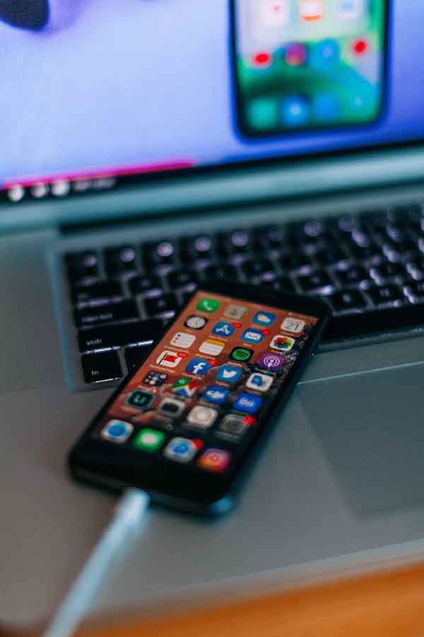 Social Media Malware - Welcome to the Minefield